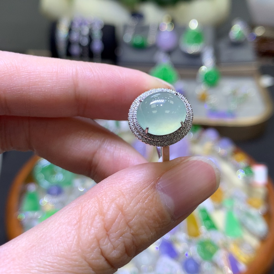 翡翠颈饰18K金镶嵌翡翠吊坠项链
