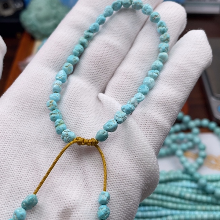 绿松石颈饰未镶嵌