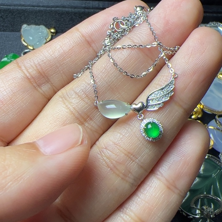 &***&翡翠18K金镶嵌颈饰