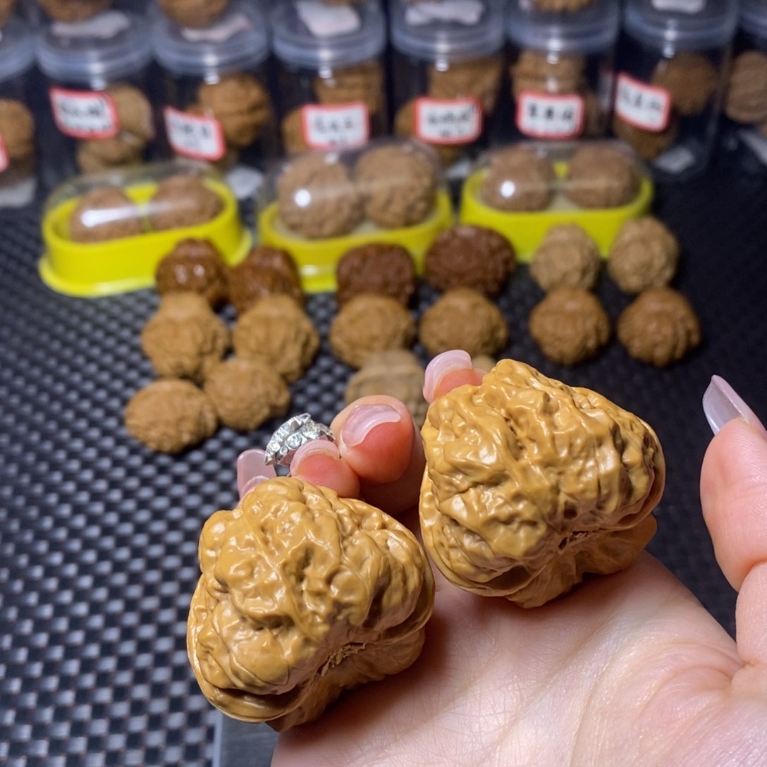 文玩核桃吊坠蛤蟆头肚子44边42