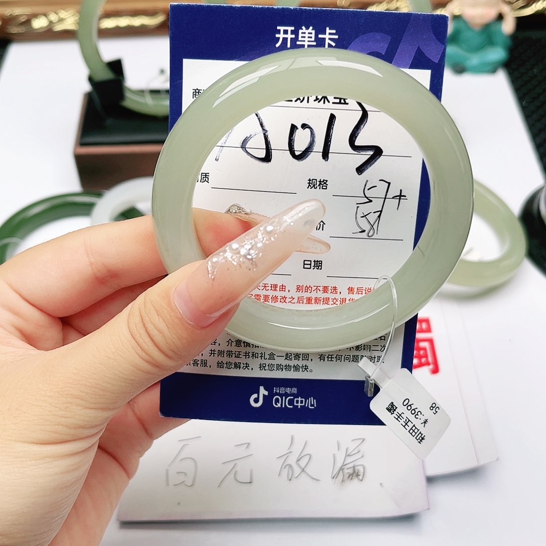 和田玉手镯未镶嵌