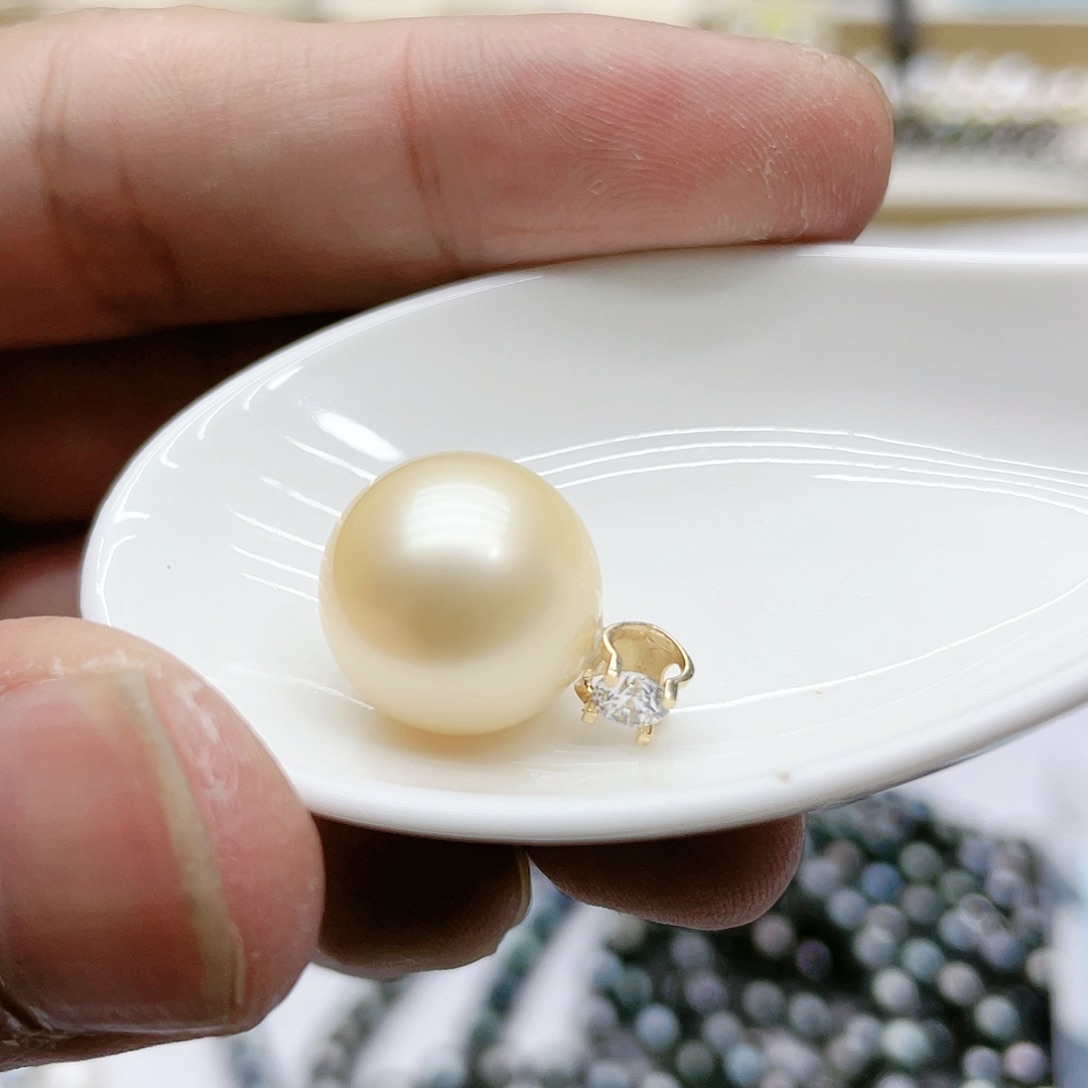 海水珍珠颈饰18K金镶嵌