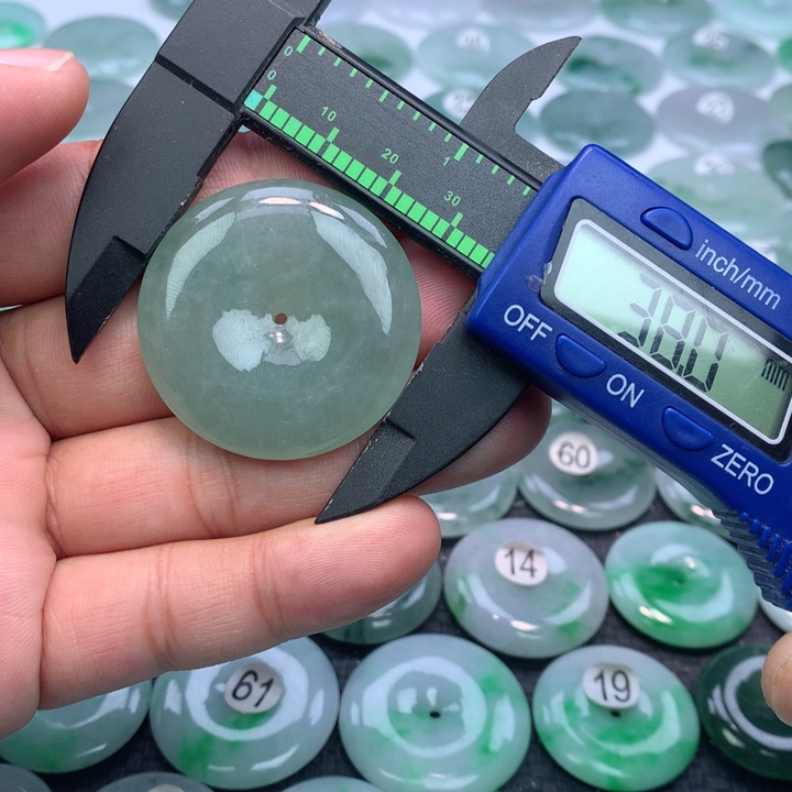 翡翠颈饰未镶嵌缅甸天然A货翡翠