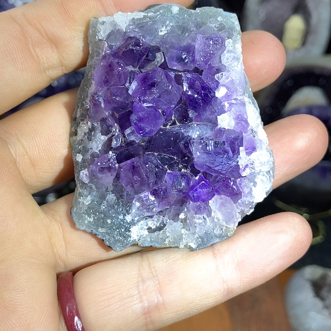 紫晶未镶嵌大型摆件（非配饰）