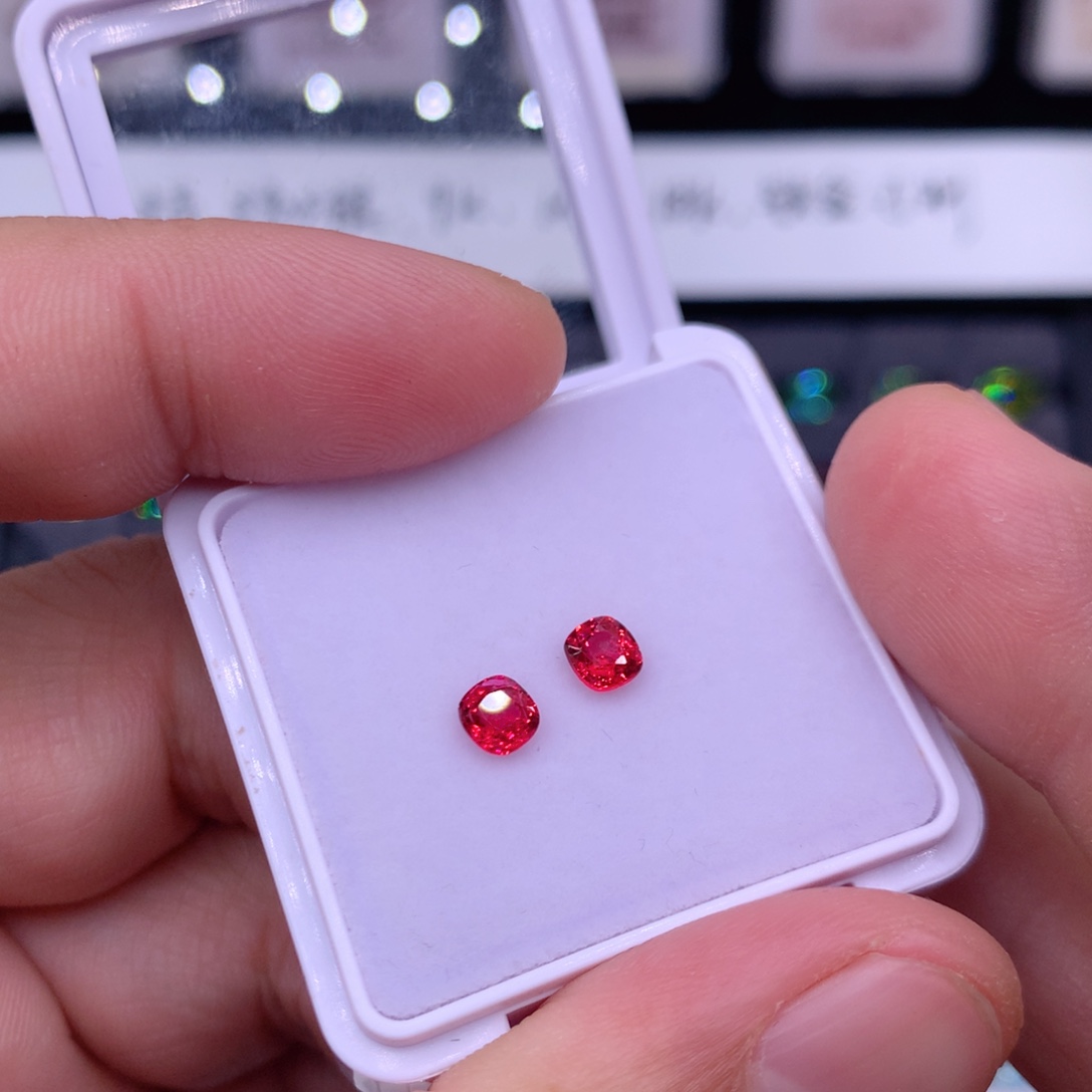 尖晶石裸石绝地武士2颗共0.85克拉