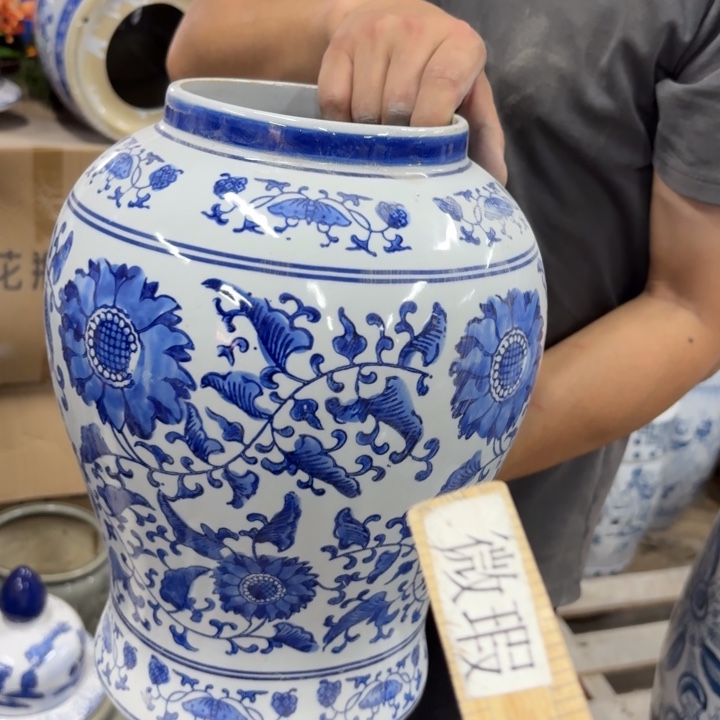 微瑕青花瓷器值得购买