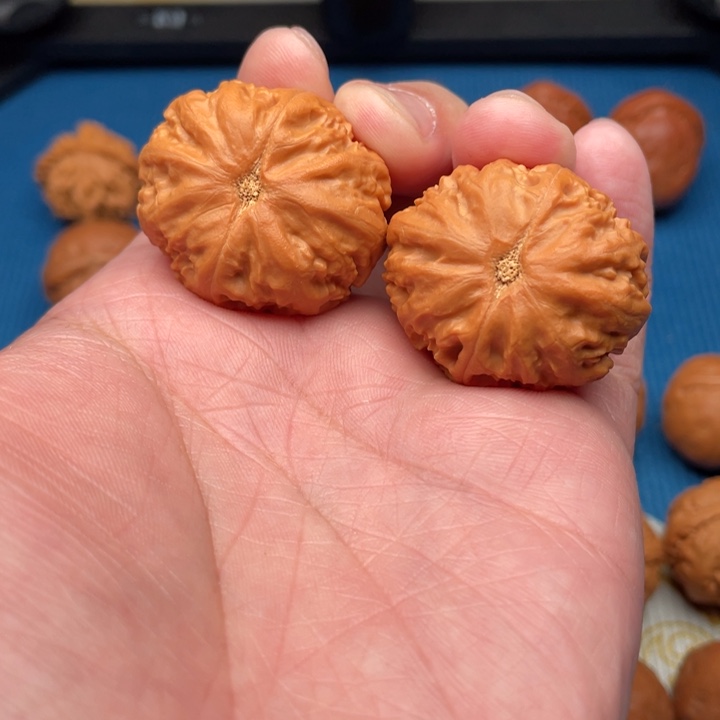 文玩核桃把件水晶佛肚