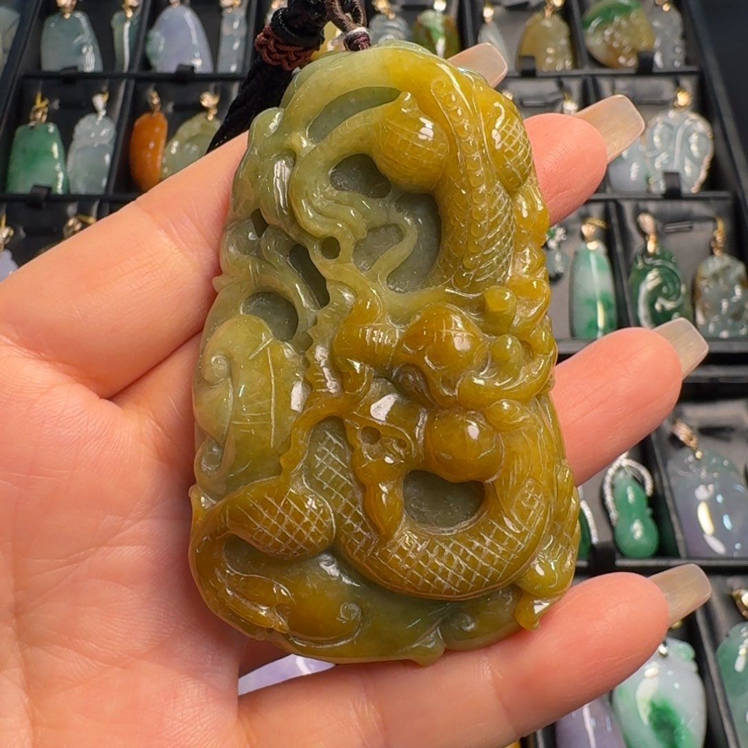 翡翠未镶嵌颈饰龙牌