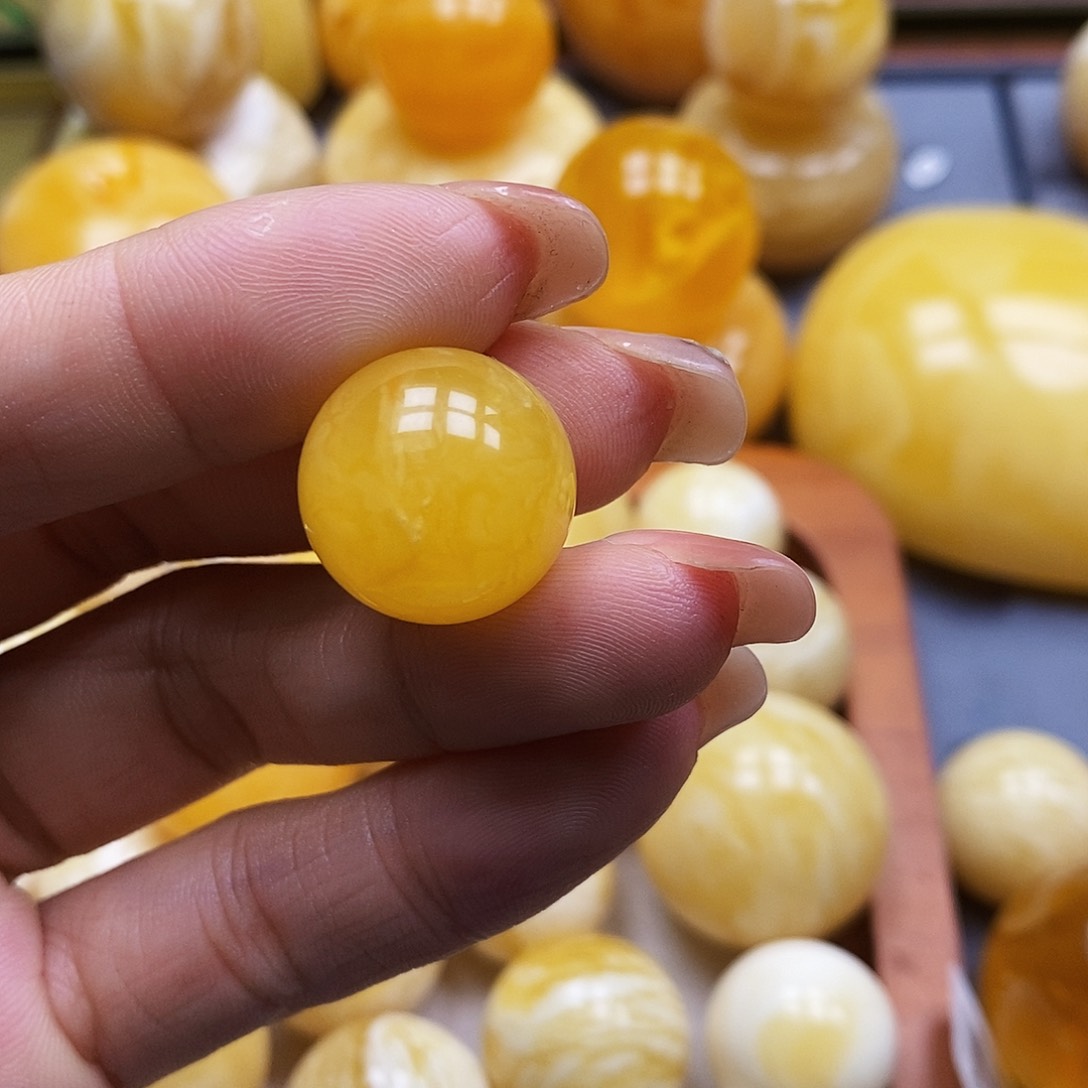 蜜蜡未镶嵌珠宝奇石