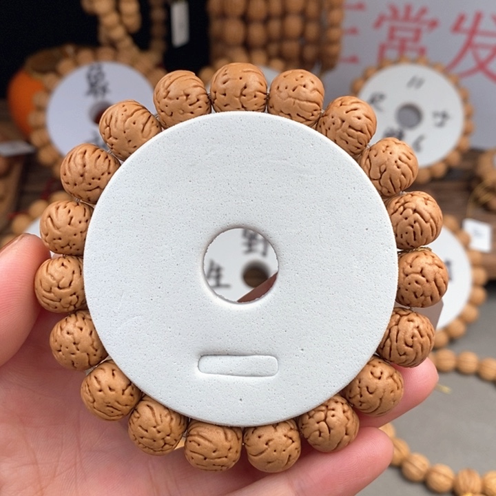 桃核手串饕餮13.5B尺寸误差0.5之间