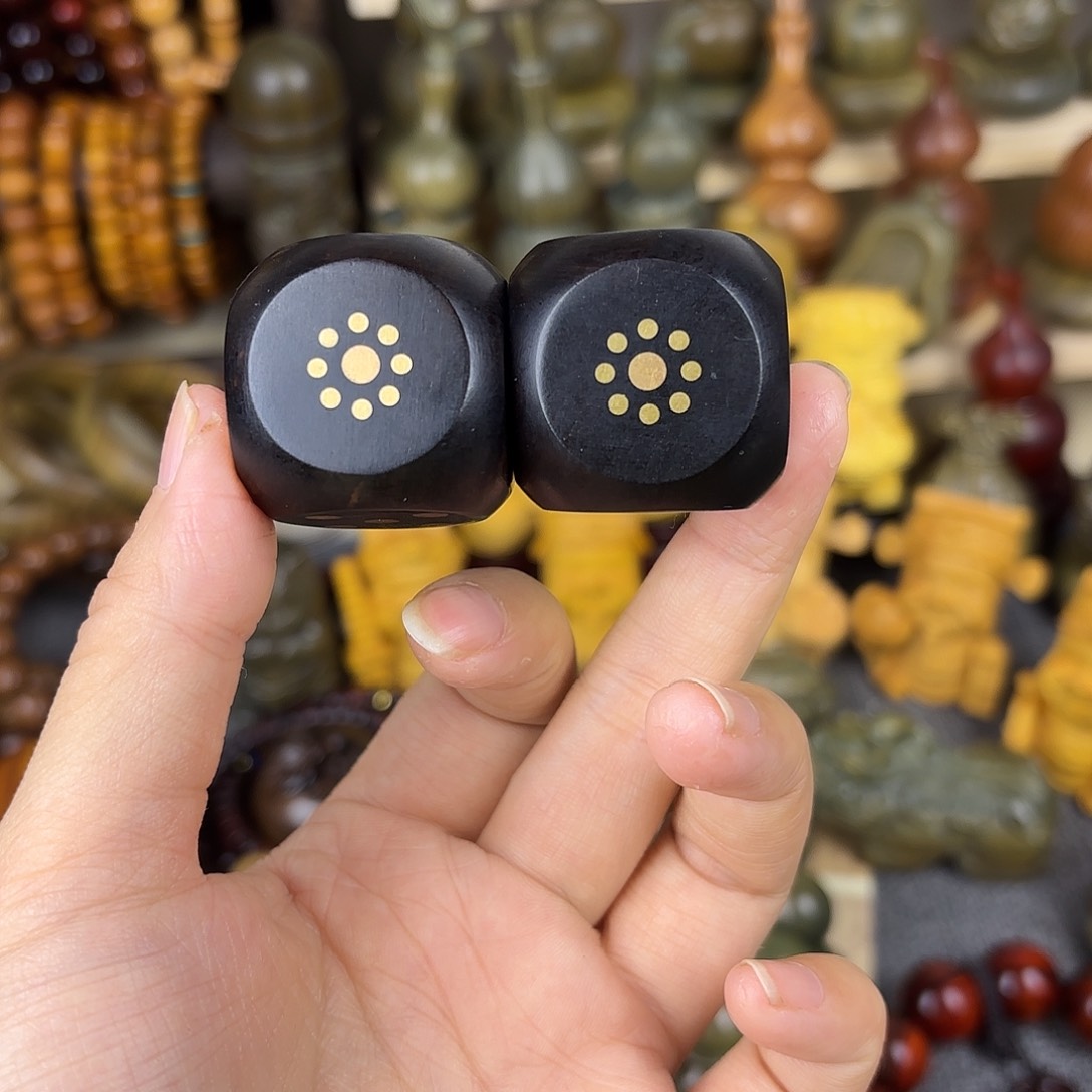 紫光檀手把件骰子一对