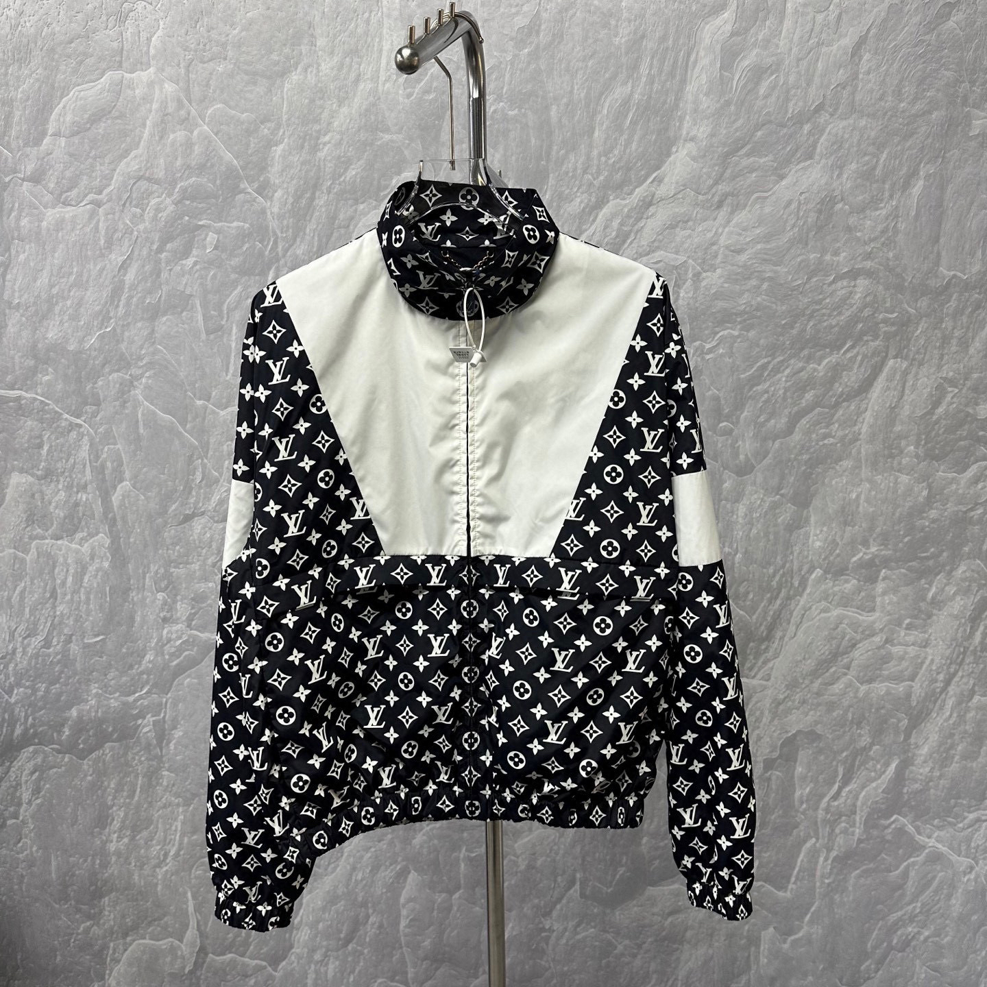 未使用 LouisVuitton/路易威登 SS24满印立领拉链外套48码P00663