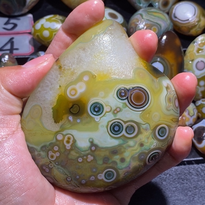 密***钥玛瑙/玉髓未镶嵌珠宝半成品