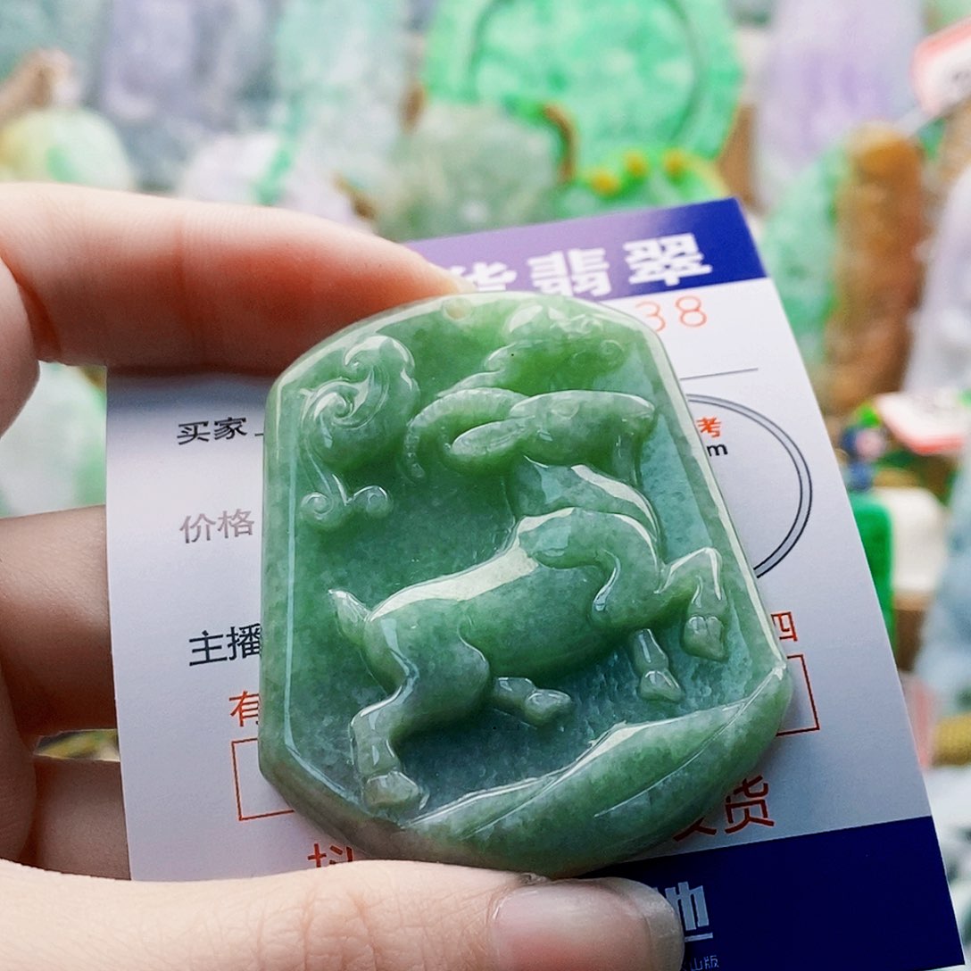 吊坠(不含链)未镶嵌翡翠