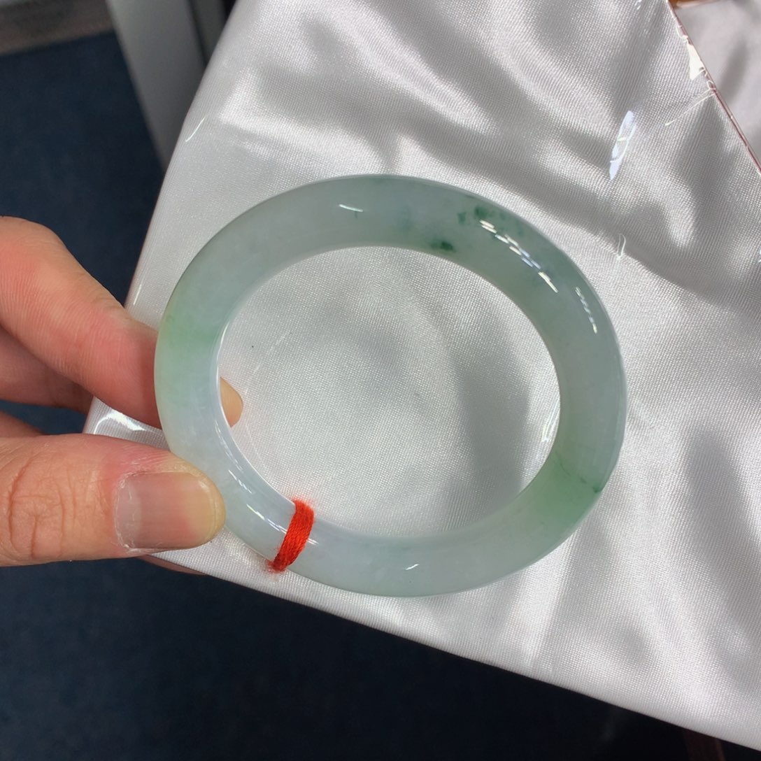 翡翠手镯（圆镯）未镶嵌翡翠