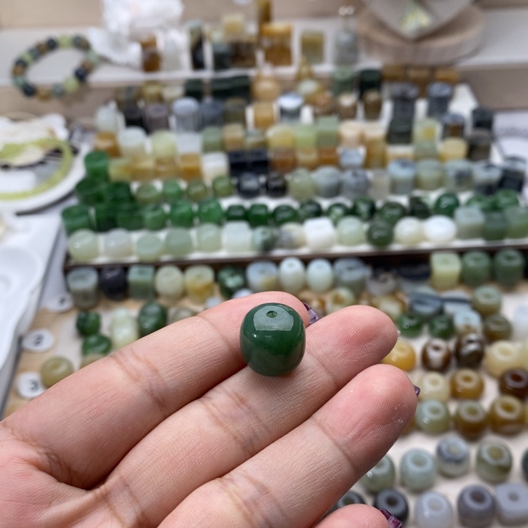 和田玉未镶嵌颈饰微瑕