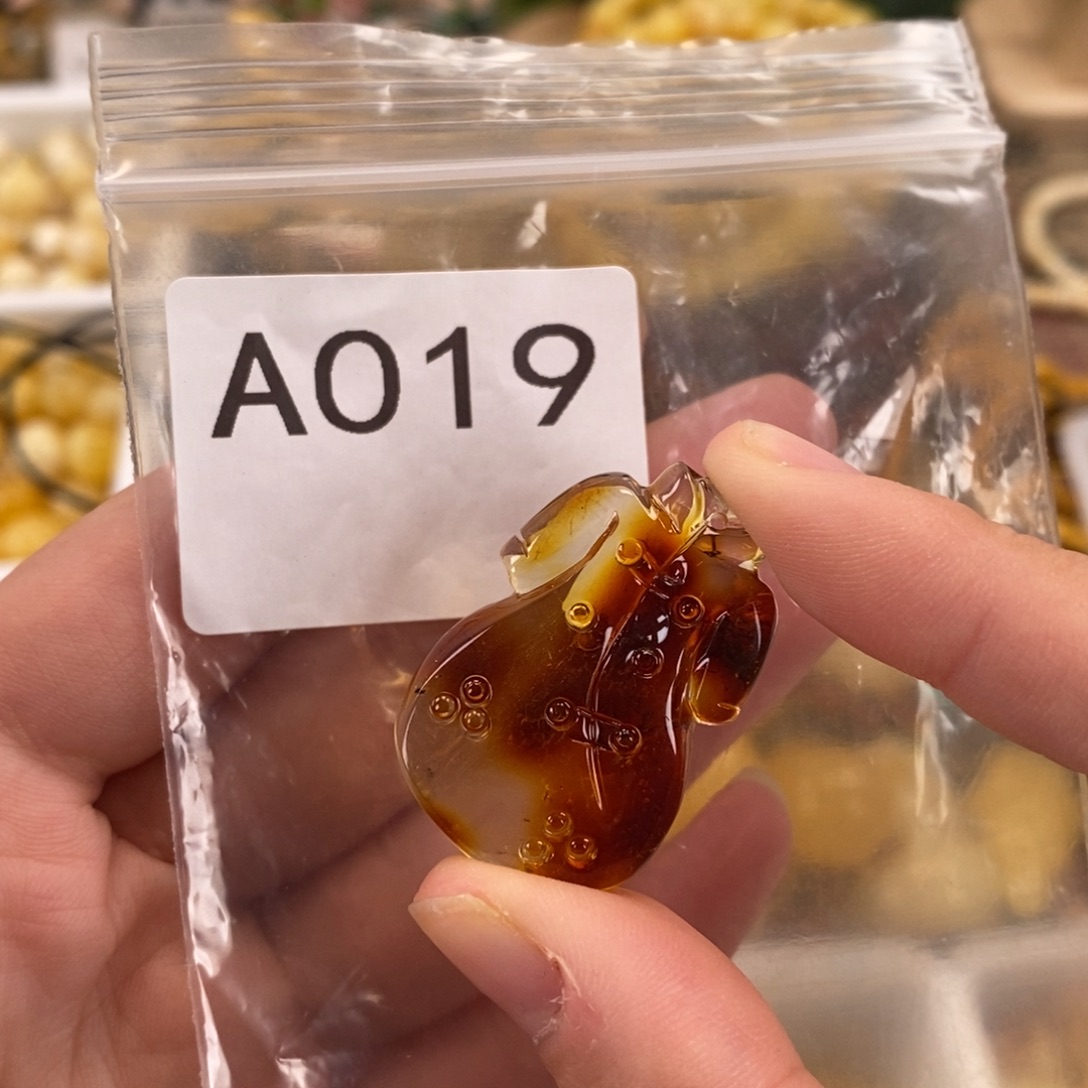 未镶嵌琥珀珠宝奇石