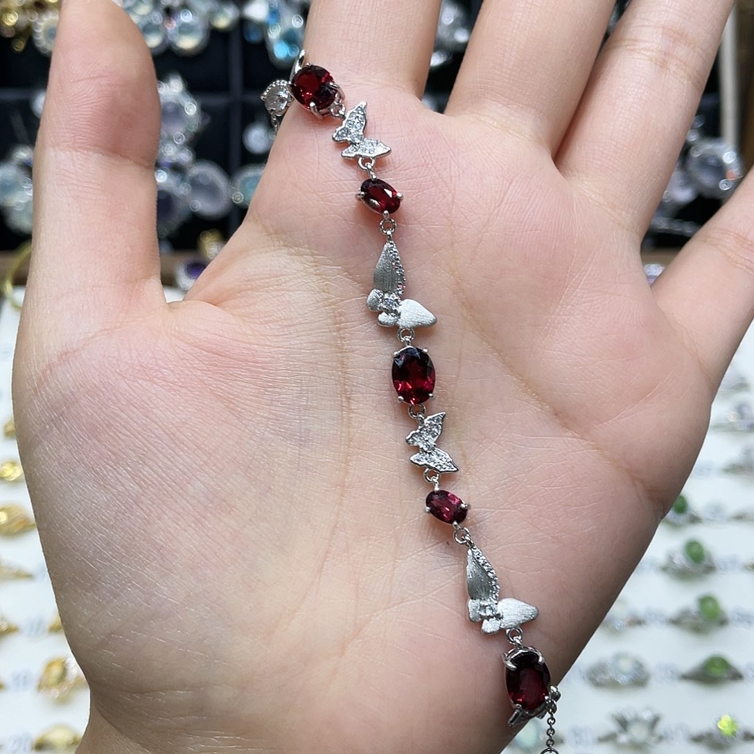 7***淇银S925镶嵌石榴石手链