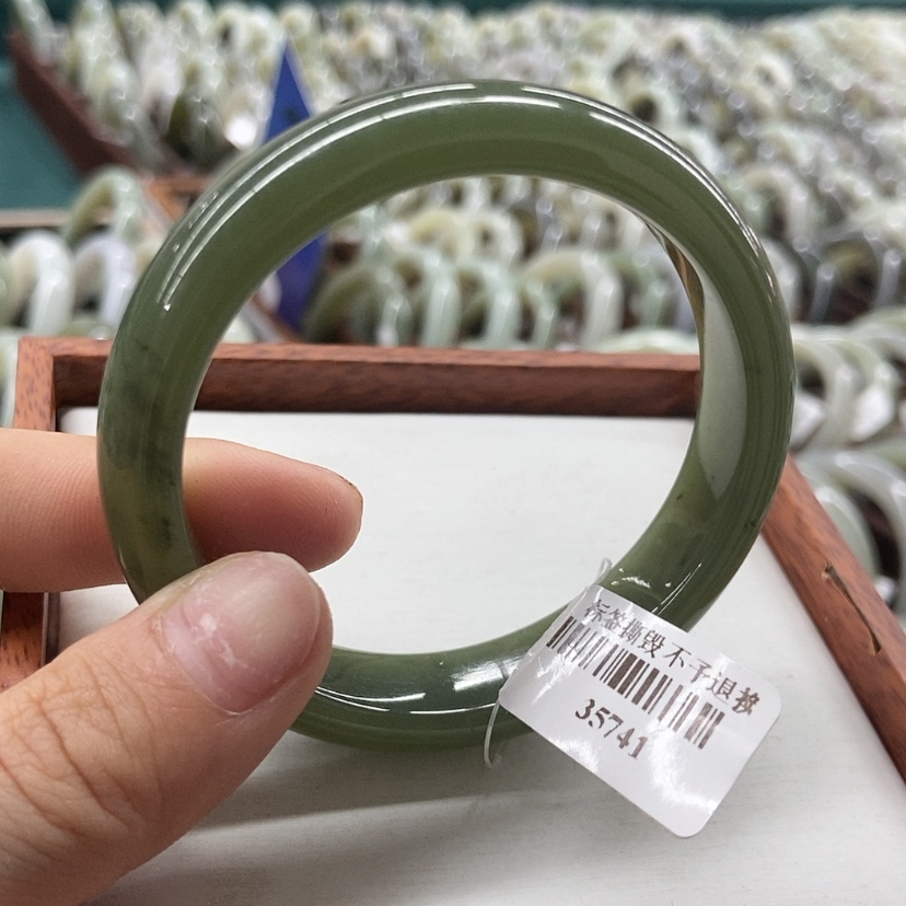 【闪购商品】和田玉手镯未镶嵌夜**饼53