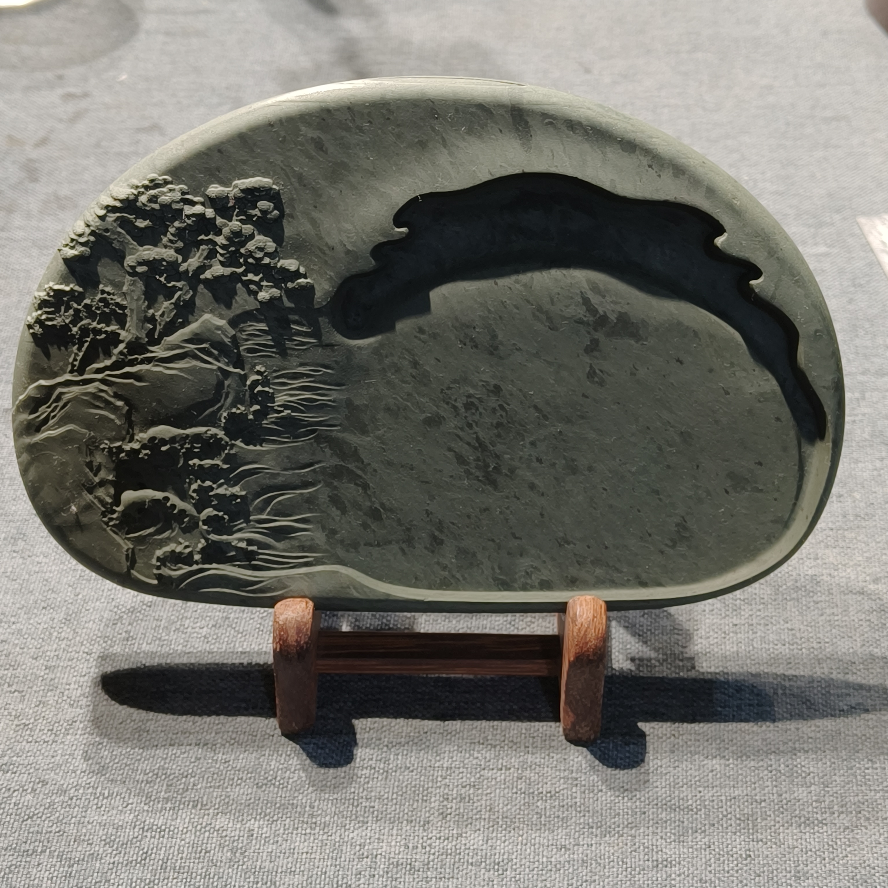 甘肃洮砚，水泉薄意山水浮雕砚，尺寸19.5*12.6*2.5厘米