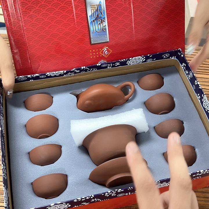 孤品茶具套装等。         