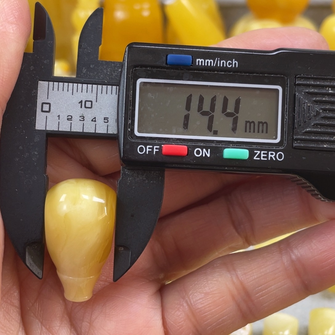 蜜蜡未镶嵌裸石95