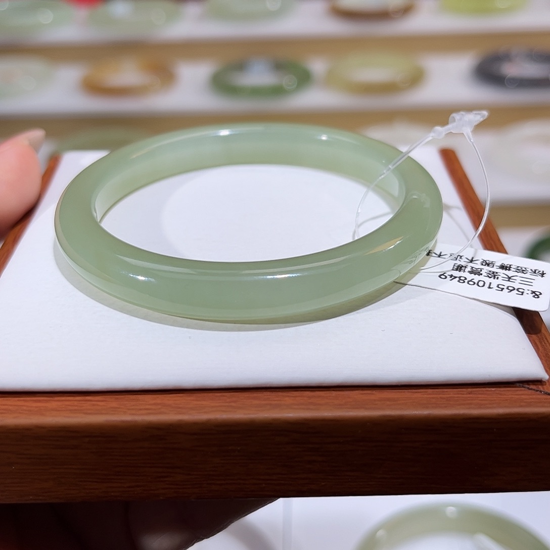 和田玉未镶嵌手镯冰底葡萄肉