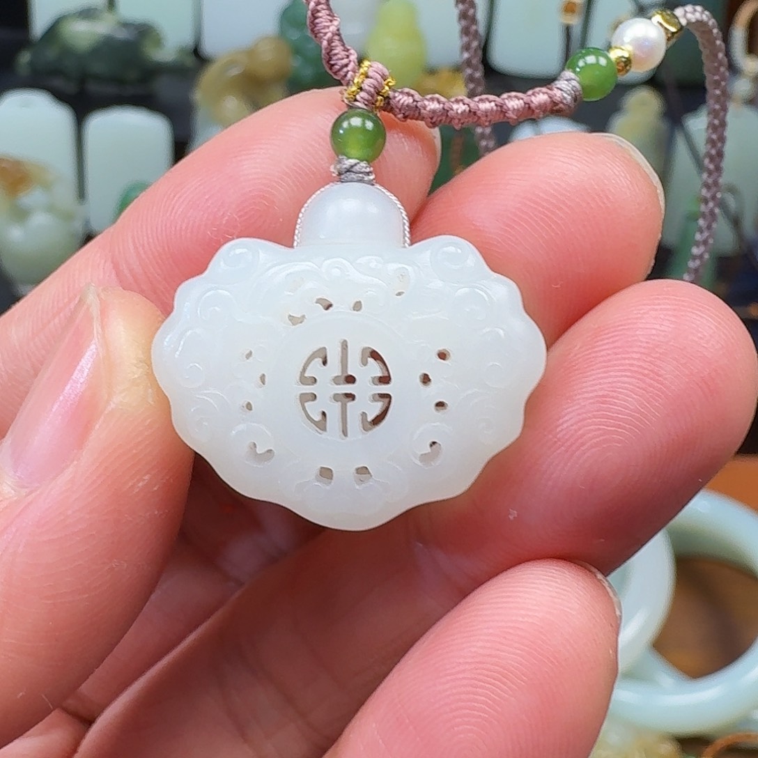 和田玉颈饰未镶嵌