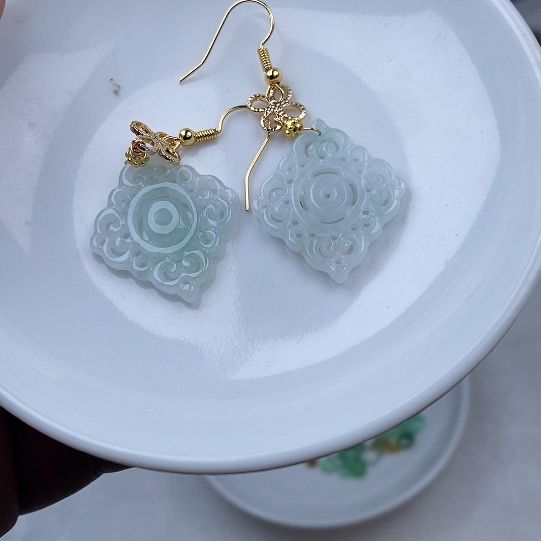 翡翠颈饰未镶嵌镂空耳环