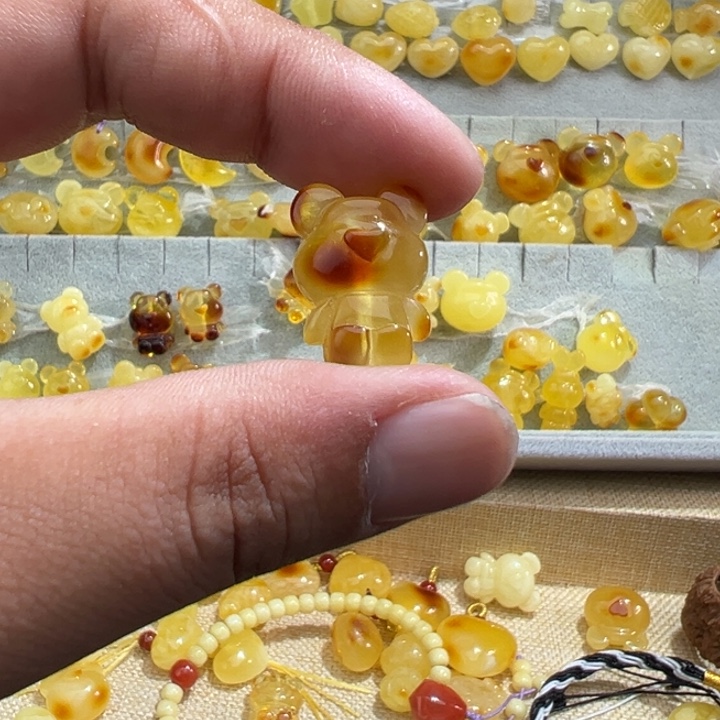 琥珀吊坠(不含链)未镶嵌2.1克小熊
