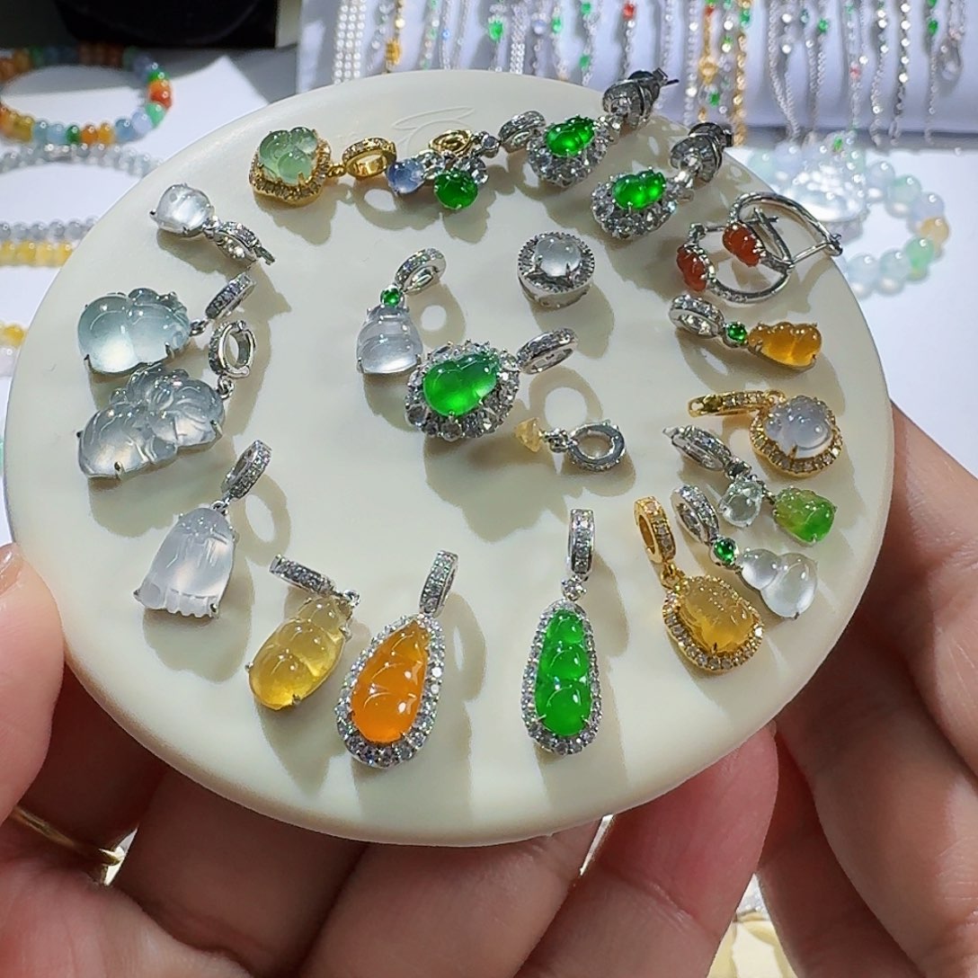 翡翠颈饰18K金镶嵌多样性发其一