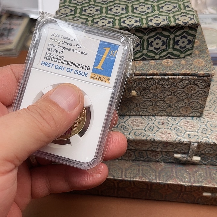 我***界塑料四个水壶一起发