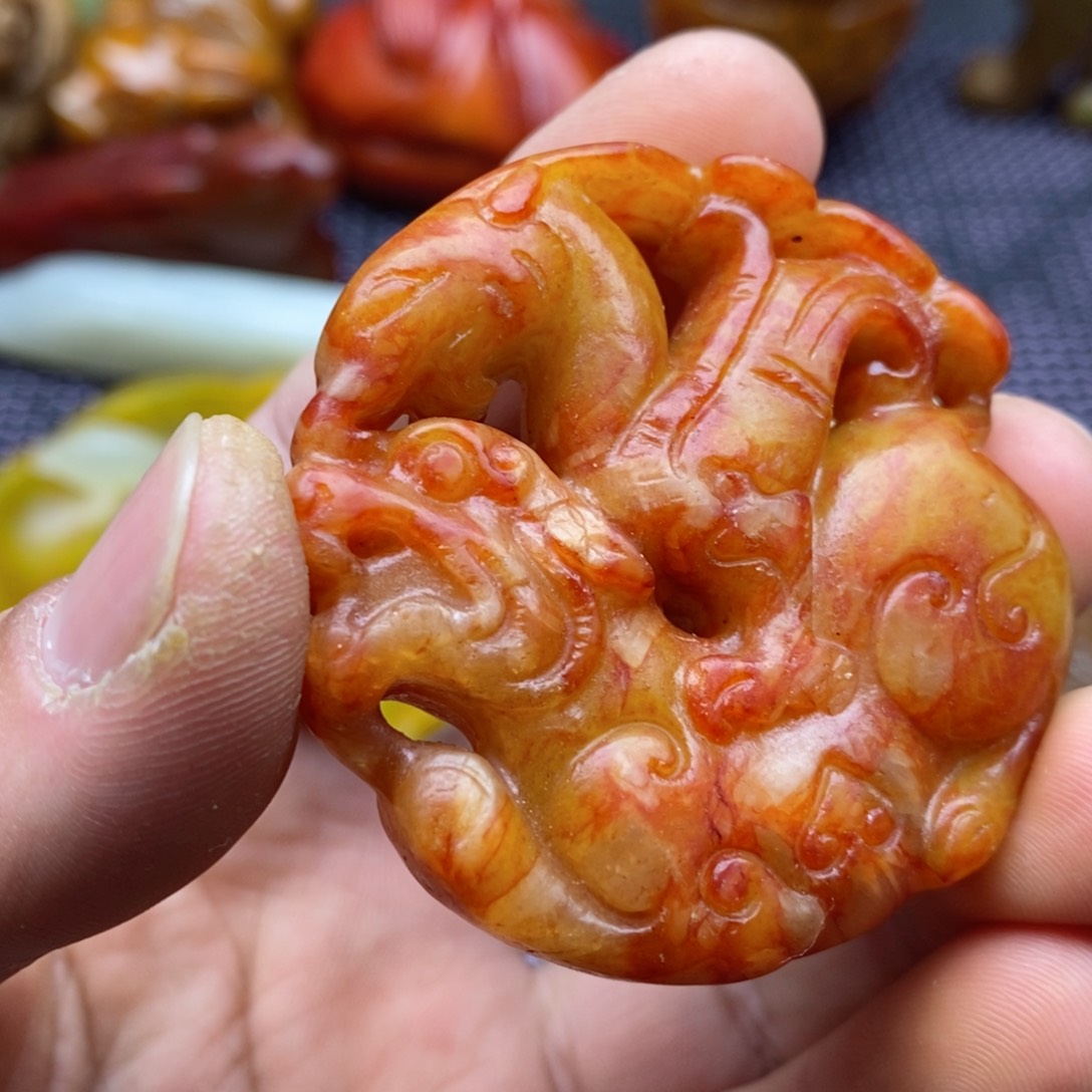 蛇纹石玉颈饰未镶嵌