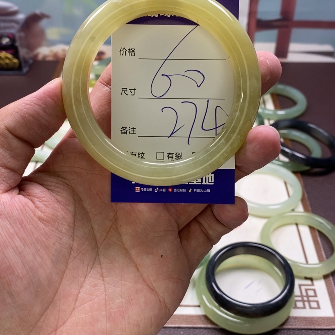 蛇纹石玉手镯未镶嵌