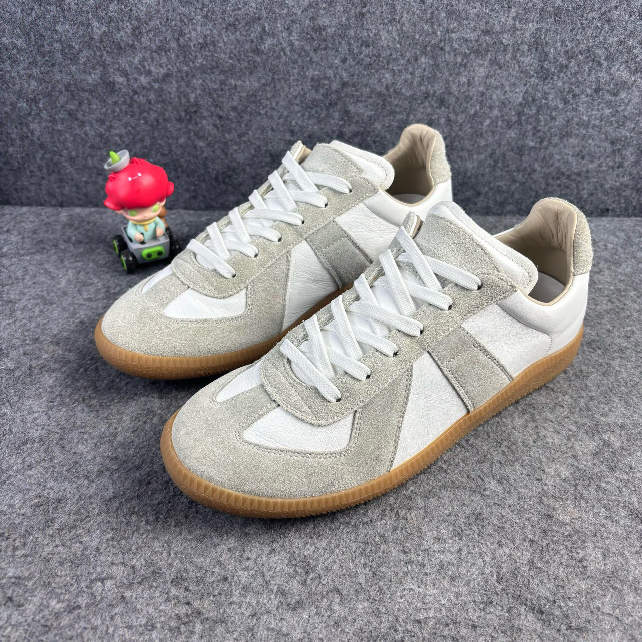 95新 Maison Margiela/梅森马吉拉 灰白德训鞋 38.5码 YLP1643