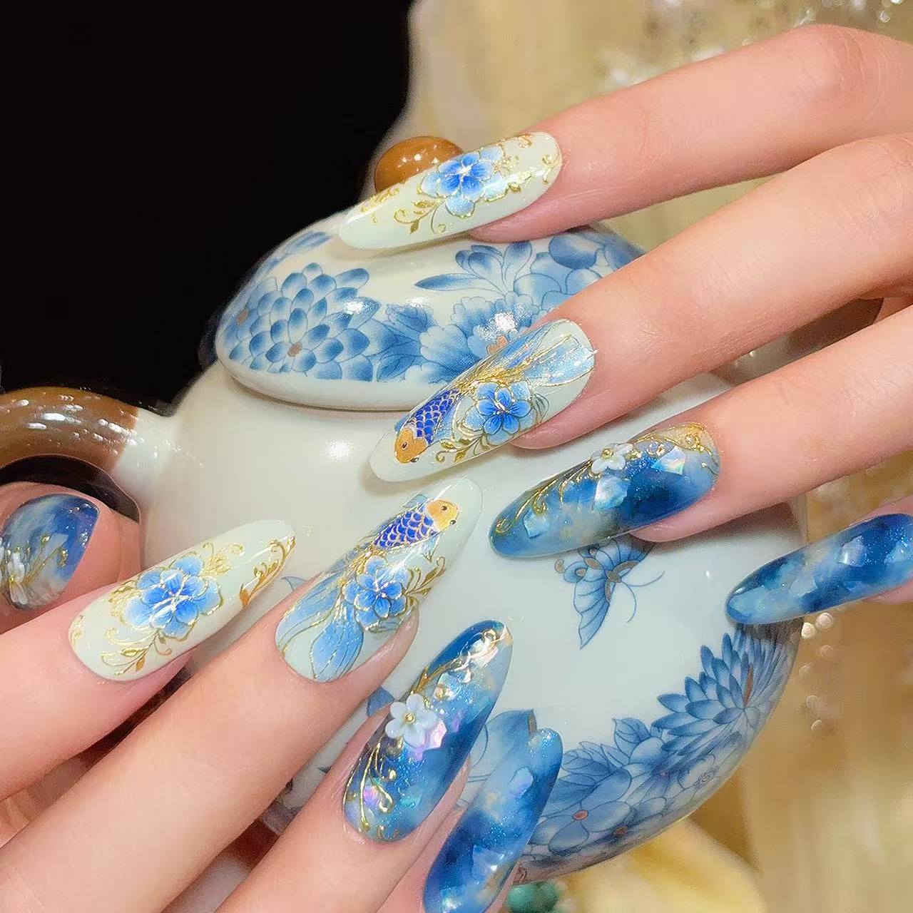 手绘点翠@【青花锦鲤】寇丝妮 纯手工穿戴式美甲