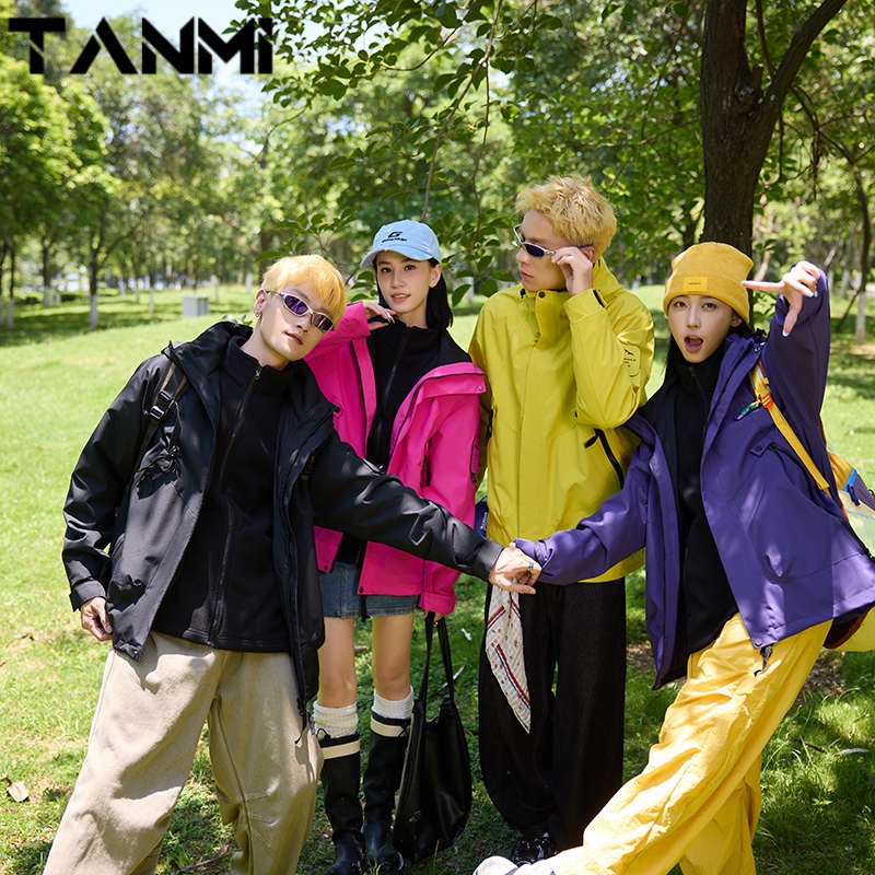 探觅新款冲锋衣情侣三合一可拆卸户外防风防水加绒宽松女款外套潮