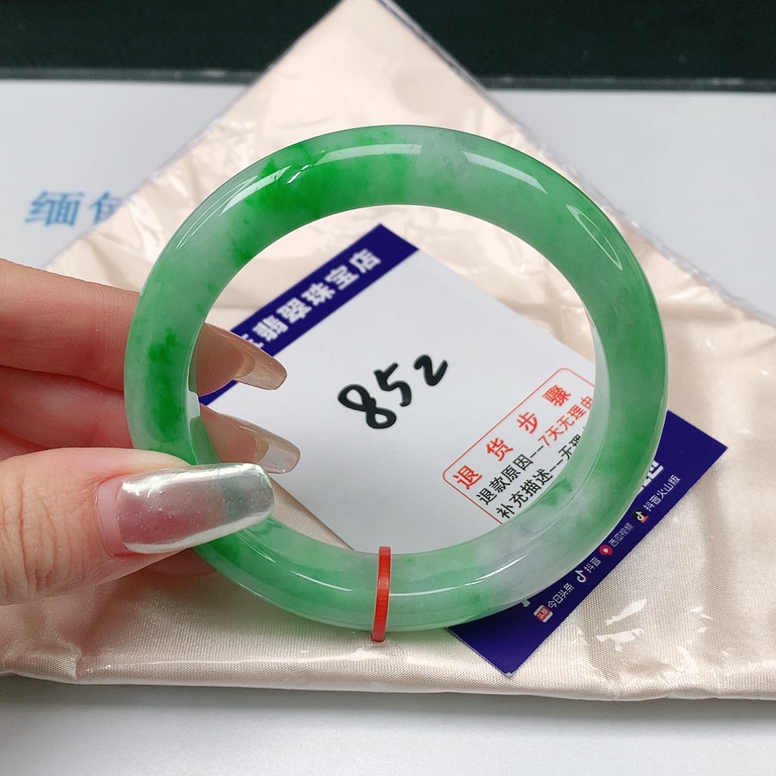 翡翠手镯未镶嵌翡翠手镯