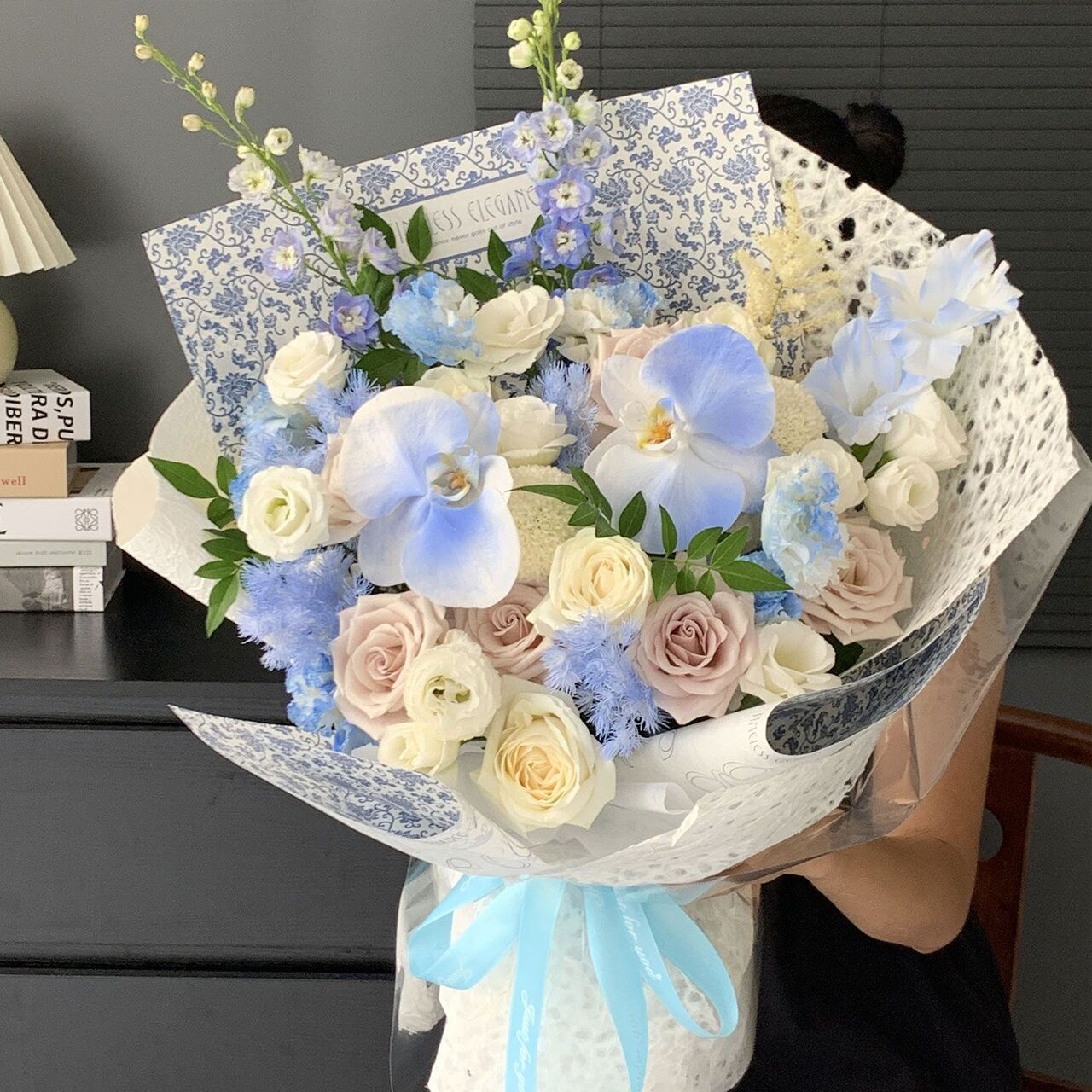 【曼舞蝶兰】曼塔玫瑰花进口高级混搭花束蝴蝶兰生日鲜花店送花上门生日礼物见面约会简约花束配送