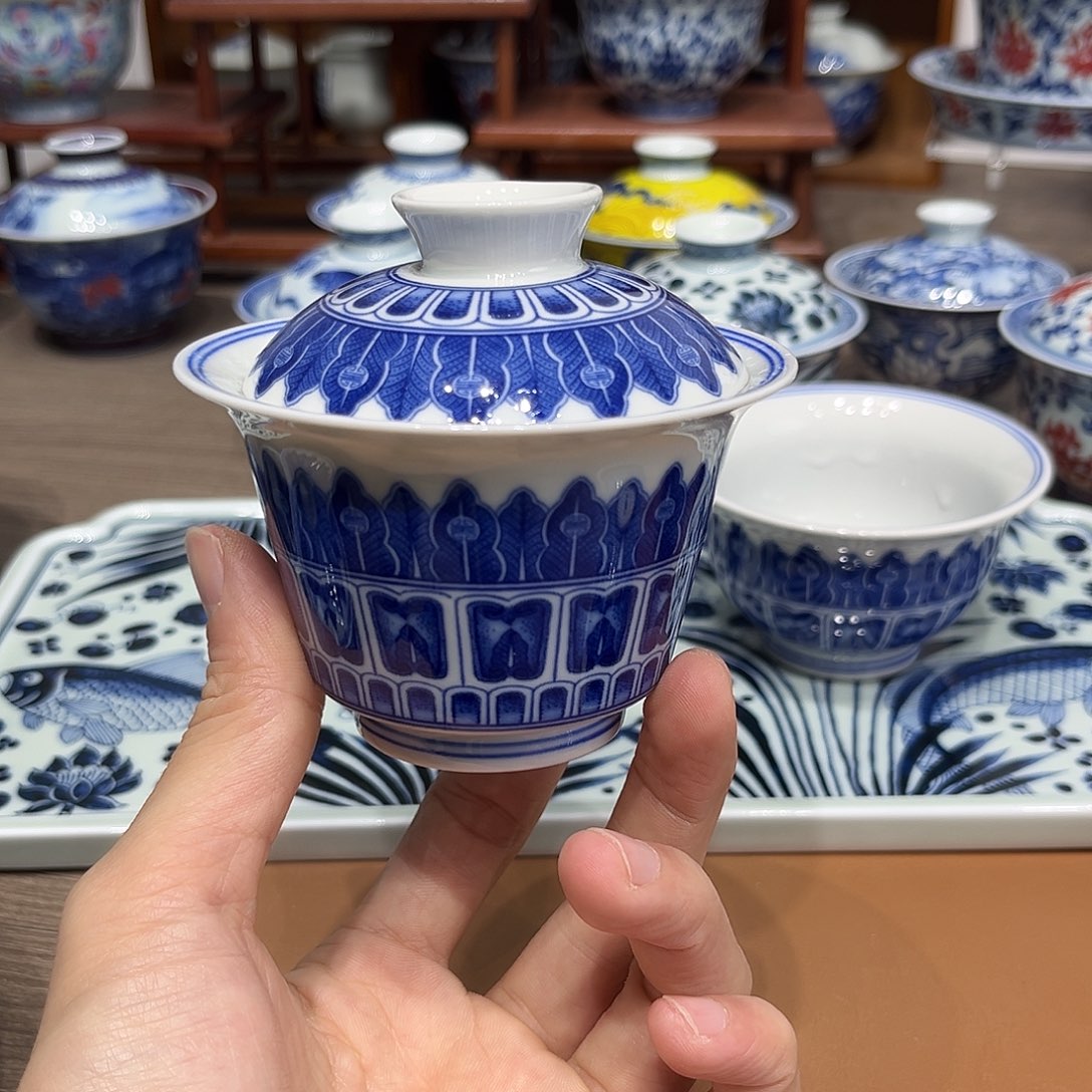 钓****青花马蹄芭蕉叶二才盖碗