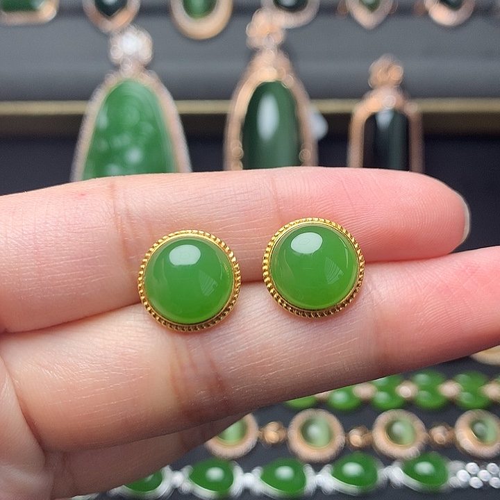 和田玉18K金镶嵌耳饰
