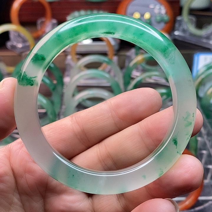 石英质玉手镯未镶嵌