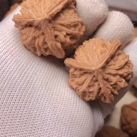 【闪购商品】桃核吊坠盘山三愣狮子头