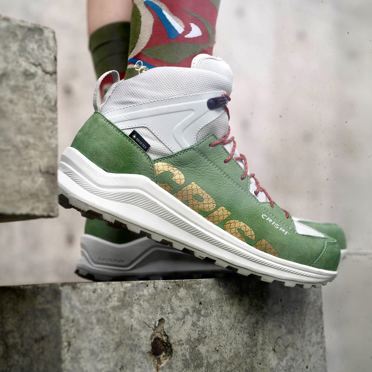 CRISPI意大利春秋款恶龙系列男女防水轻量户外运动徒步登山鞋靴