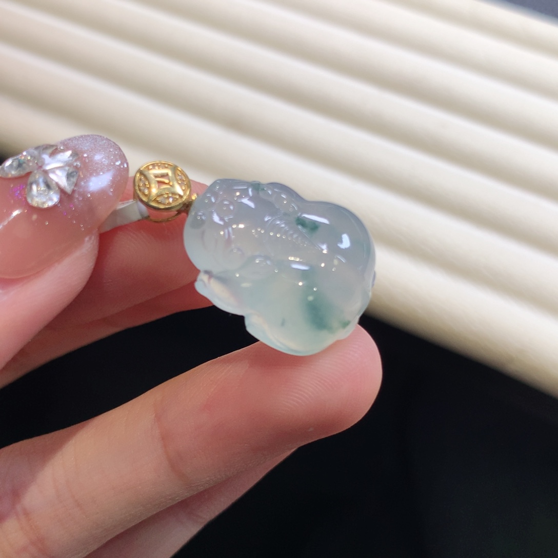 翡翠颈饰18K金镶嵌貔貅