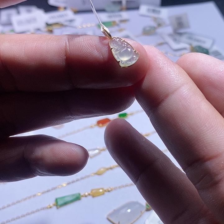 翡翠18K金镶嵌颈饰