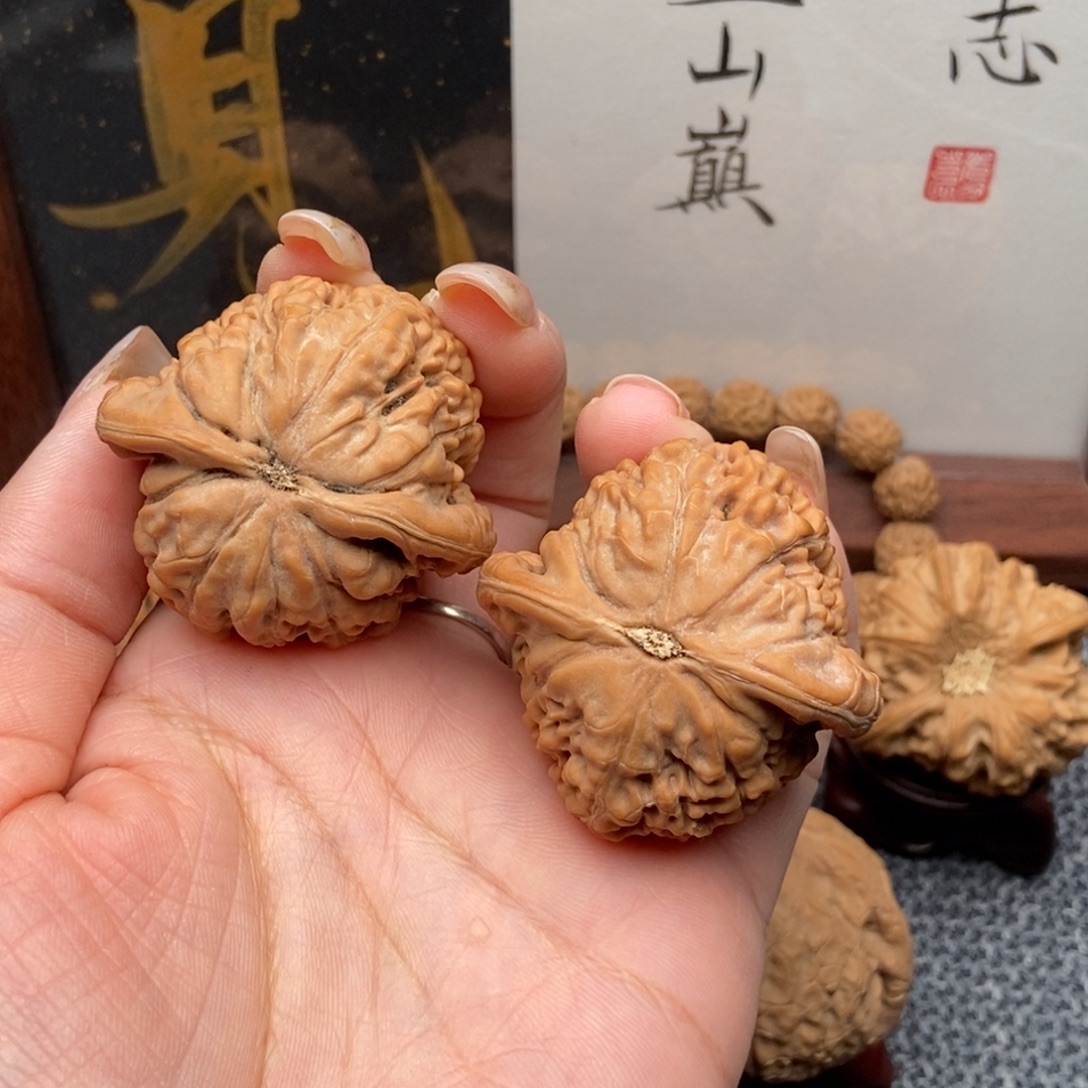 乐***团文玩核桃吊坠莲花