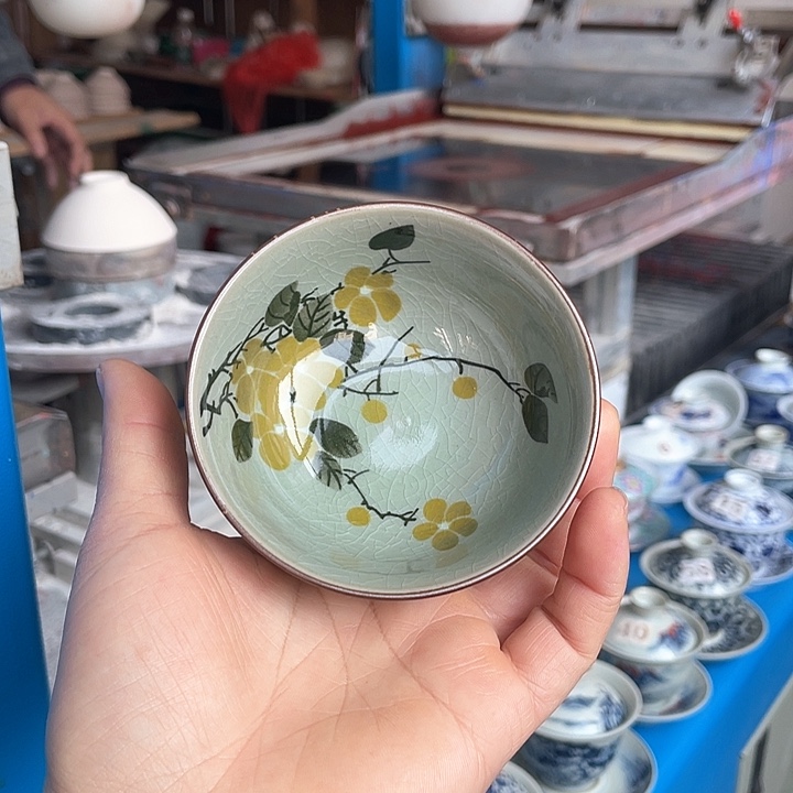 青花釉下彩杯子哈