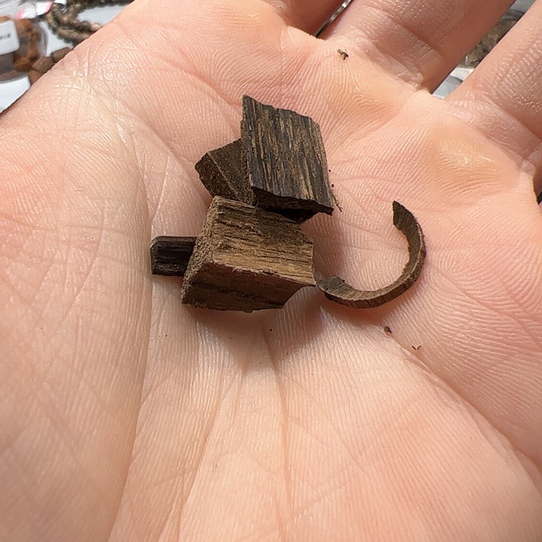 沉香手把件柬埔寨胭脂1克