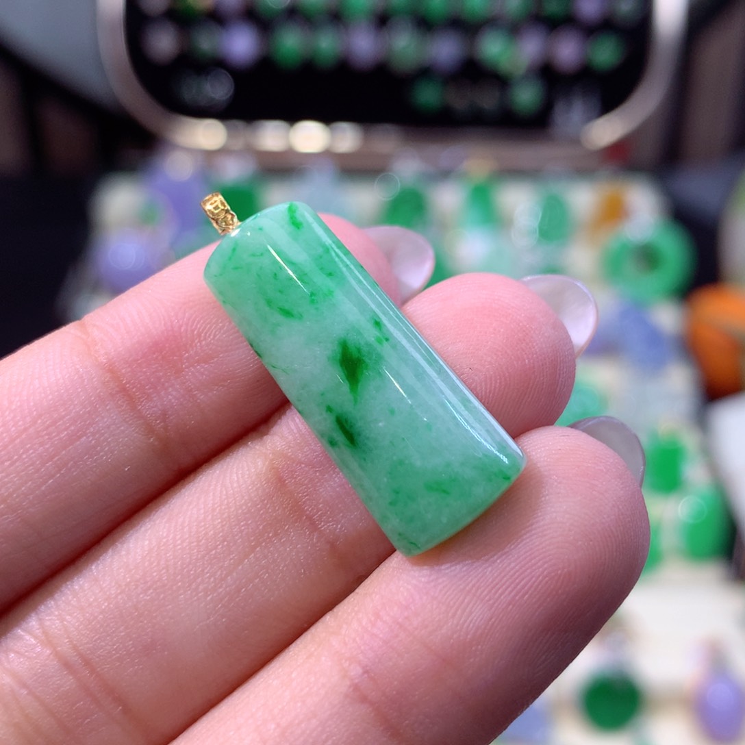 翡翠颈饰18K金镶嵌翡翠